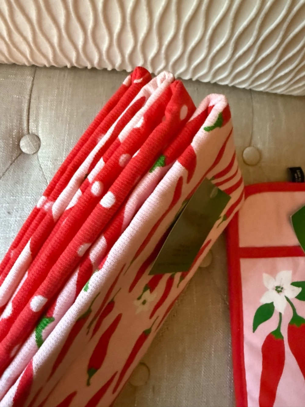 Kate Spade Hot Hot Hot Chili Pepper Kitchen Towel Set & Pot Holder Bundle - Picture 5 of 10